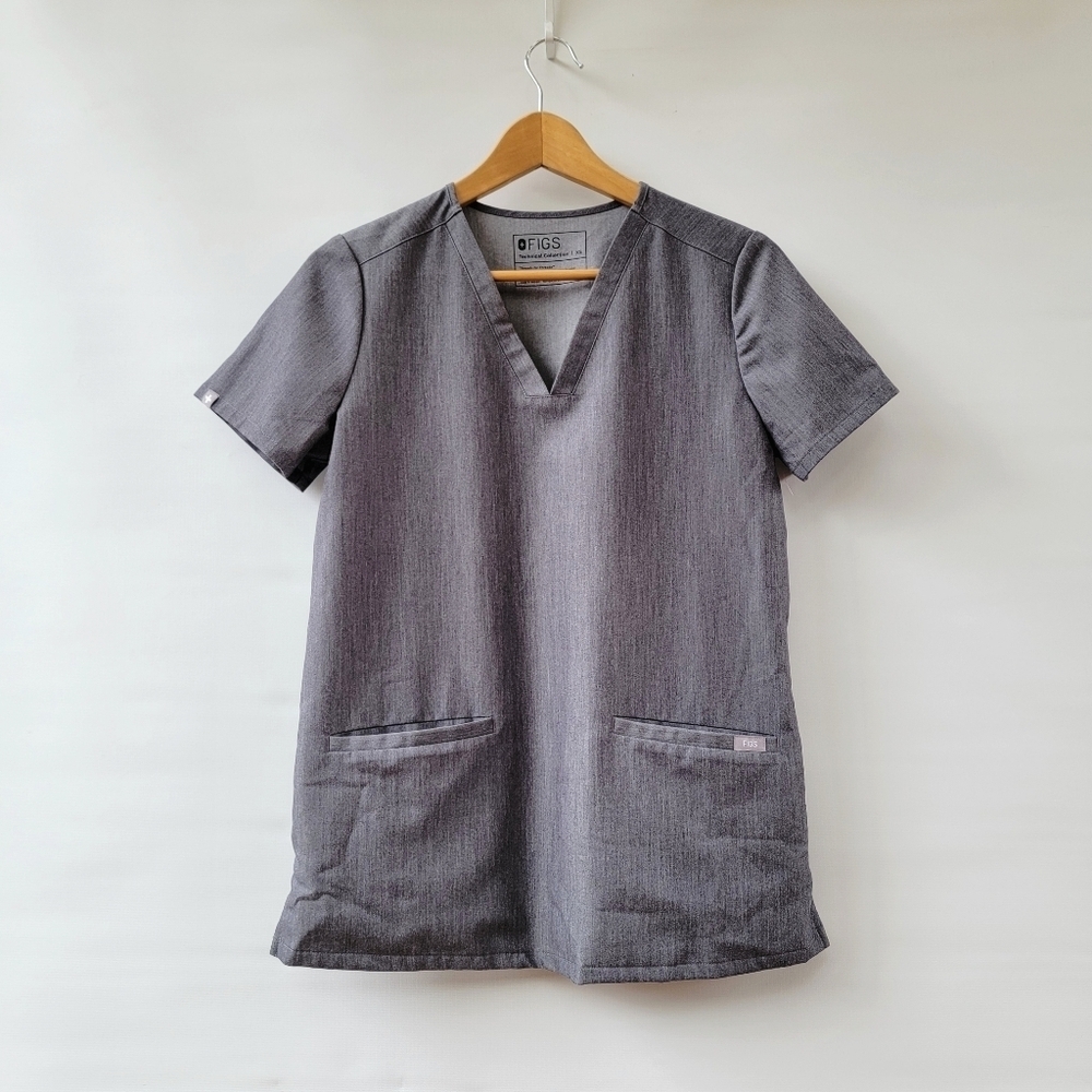 Figs Casma Three Pocket Women's Size XS Graphite Gray Short Sleeve Scrub Top